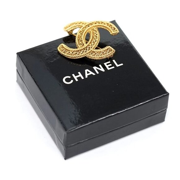CHANEL CC Logo Vintage Brooch Gold Tone Pin Auth w/Box q1141-2 - Picture 2 of 15
